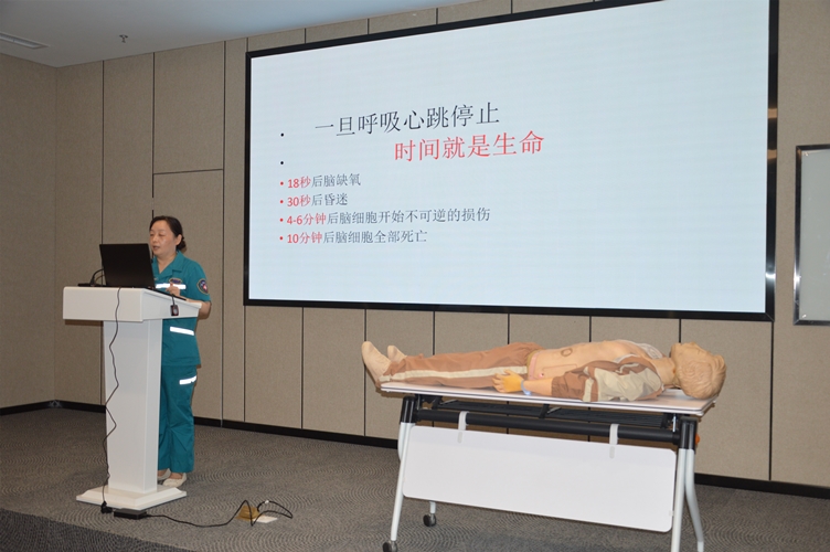 圖片1：心肺復蘇術(shù)講解及現(xiàn)場真人模擬操作-1_副本.jpg